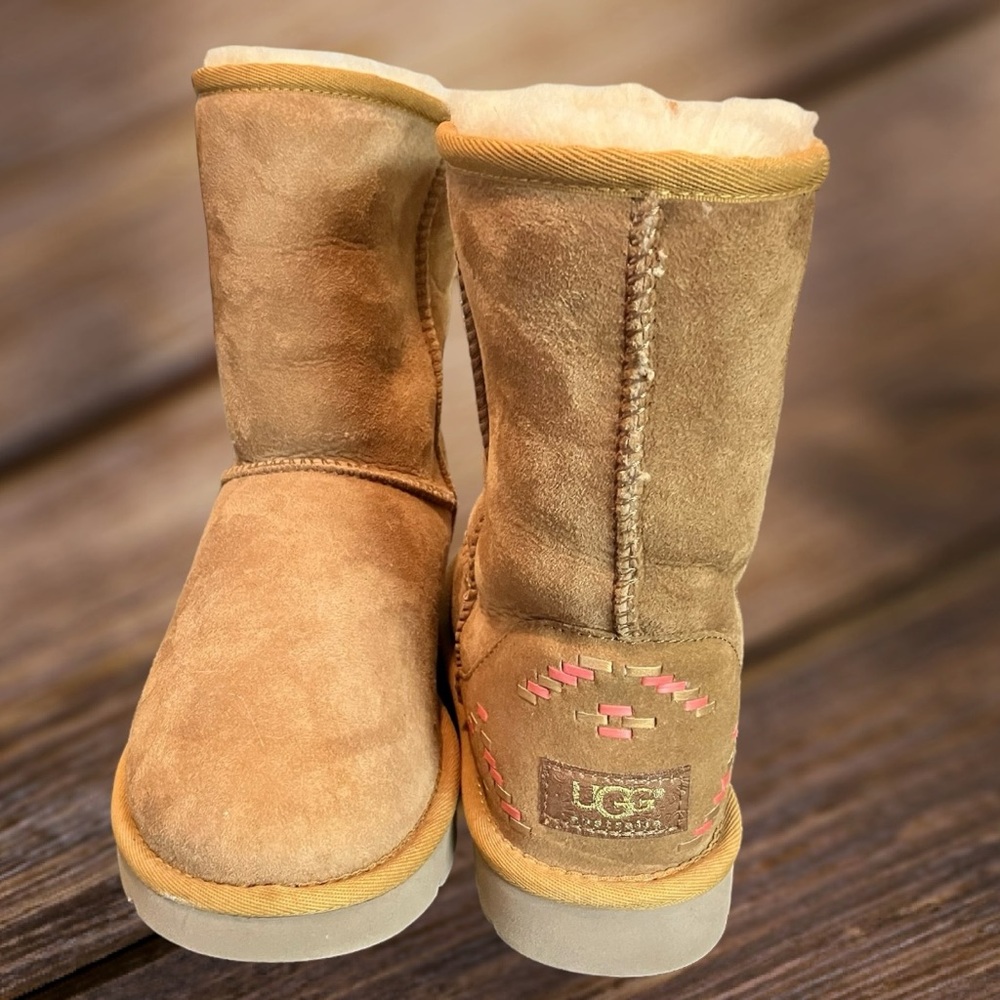 UGG Classic Short Rustic Leather Weave Limited Edition 2017-  Size 7 Rare New